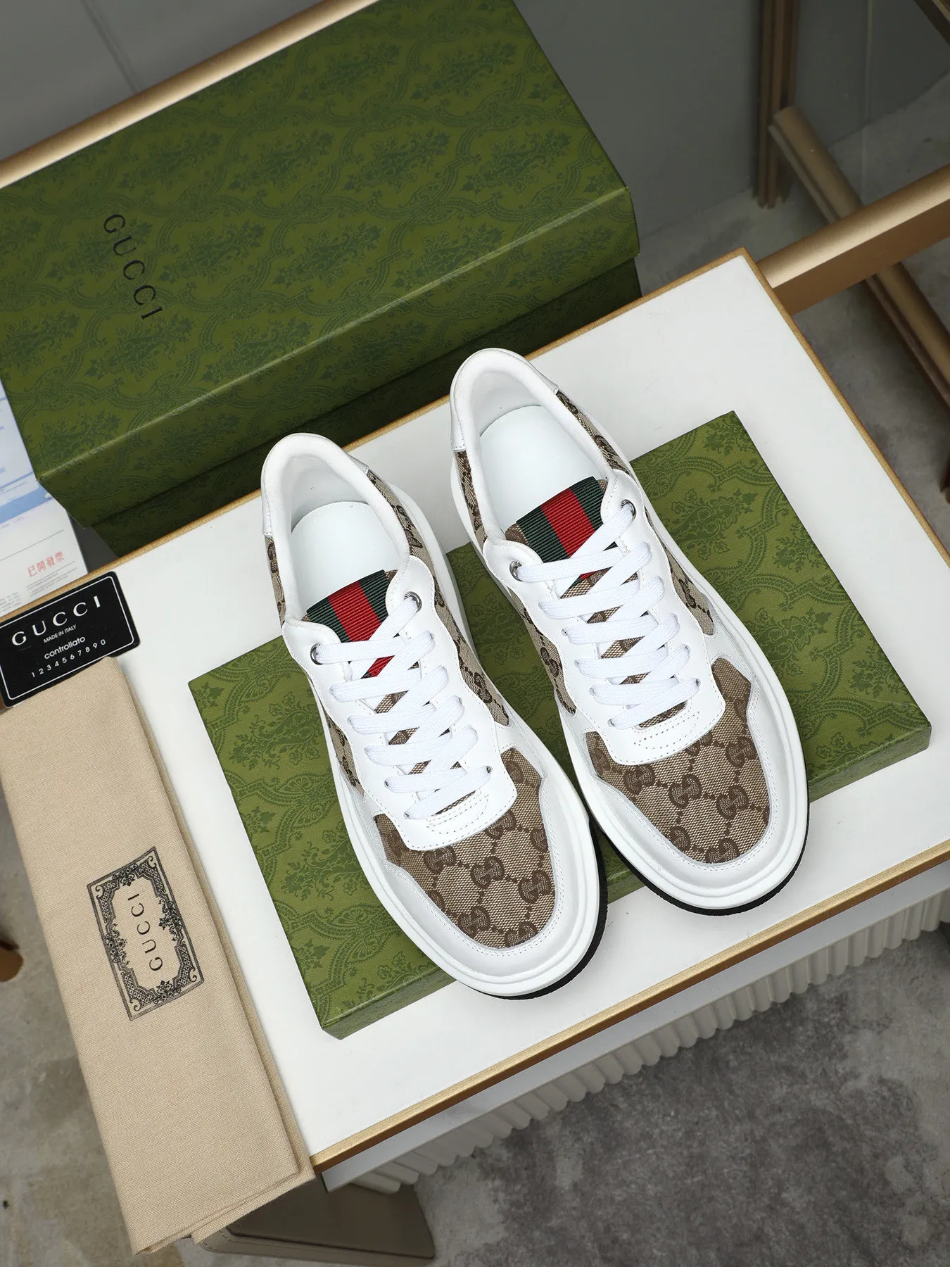 Men's shoes 💰480 New men's shoes GUCCI Fashion trend Made of first-layer calfskin ➕ washed sheep lining! The foot feels super comfortable and the workmanship is impeccable. Foam ultra-light outsole, size: 38-44 (45 customized) 4 colors to choose from!